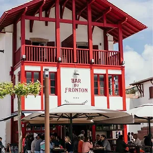 Du Fronton Hotel